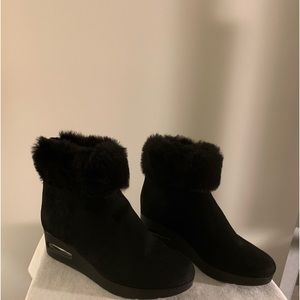 DKNY SUEDE AND FUR BOOTIES SZ 7 BLACK
